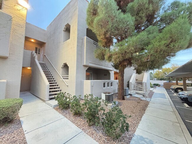 Building Photo - Spacious 1BED/1BATH 2nd floor Condo in La Posada at Summerlin.