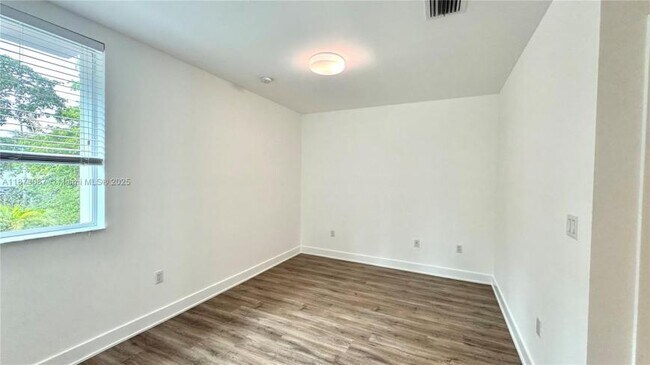 Building Photo - 2 bedroom in North Miami FL 33161
