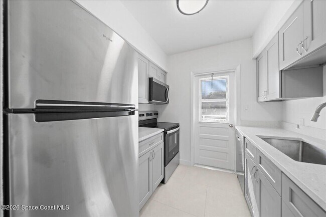 Building Photo - 154 Crescent Beach Dr