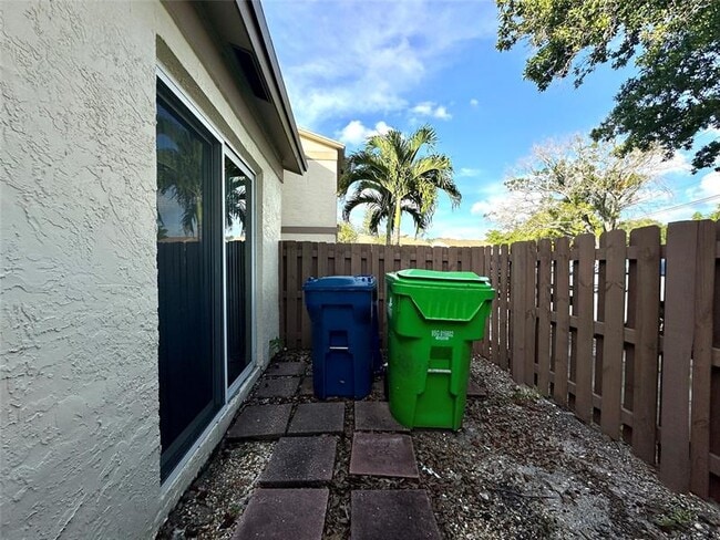 Building Photo - 10875 NW 29th Manor