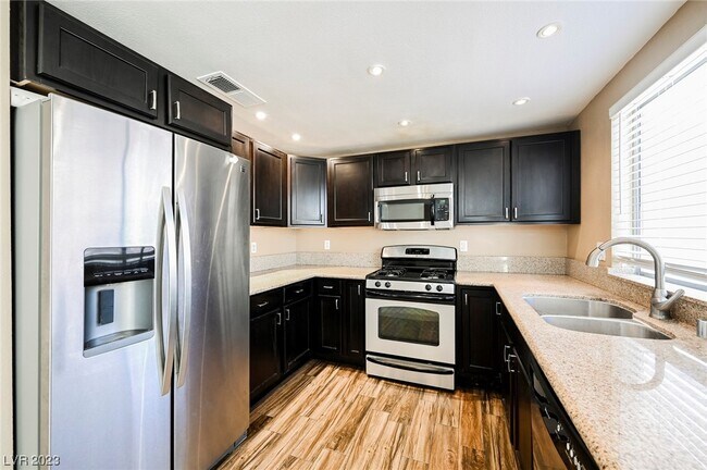 Building Photo - 109 Elegante Way