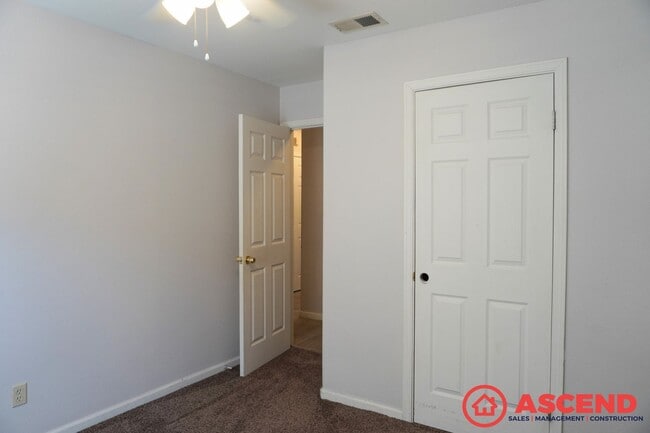 Building Photo - Spacious Home in Wasco!