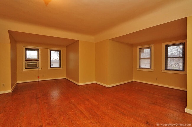 Building Photo - Three Story House Close to SEMO - June 2026- May 2027 Lease