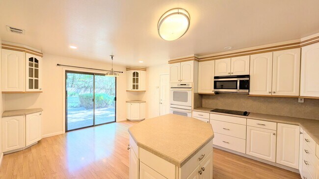Building Photo - 3581 Cercis Way