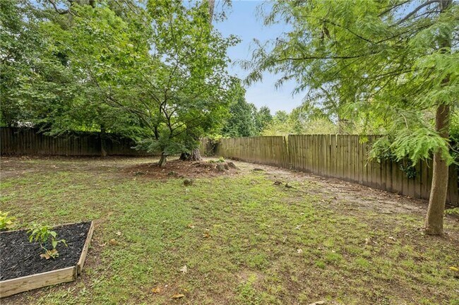 Building Photo - 1136 Gilbert St SE