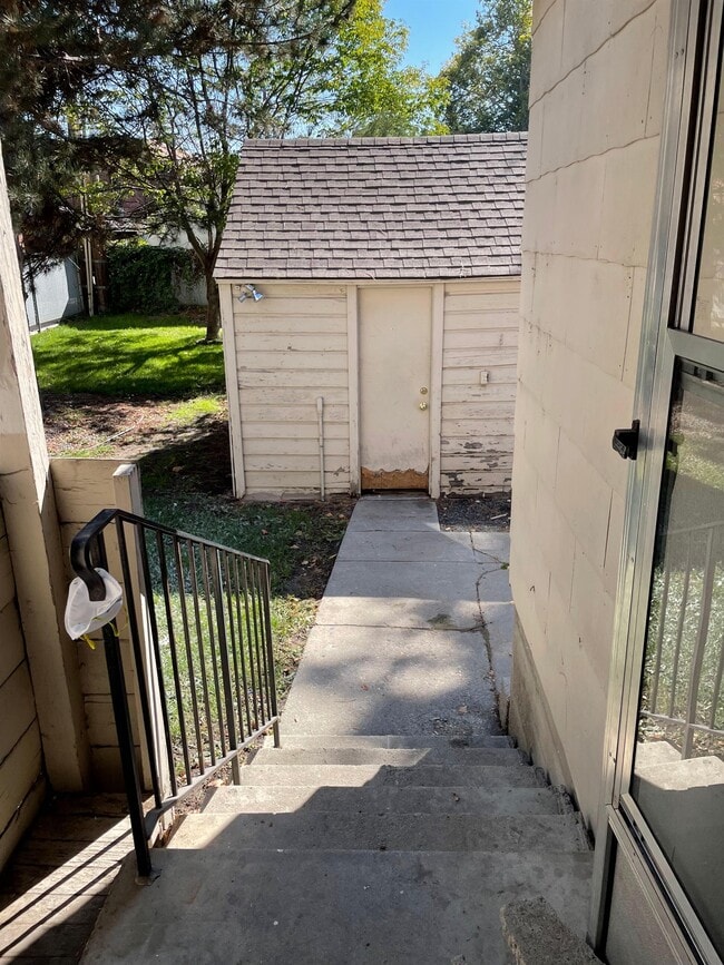 Building Photo - 1312 Juanita St