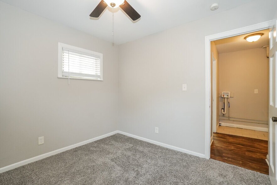 Building Photo - 1261 Grovewood Dr