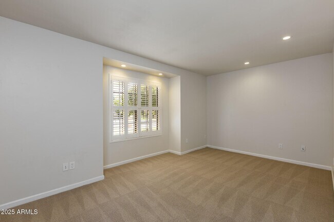 Building Photo - 49 Biltmore Estates Dr