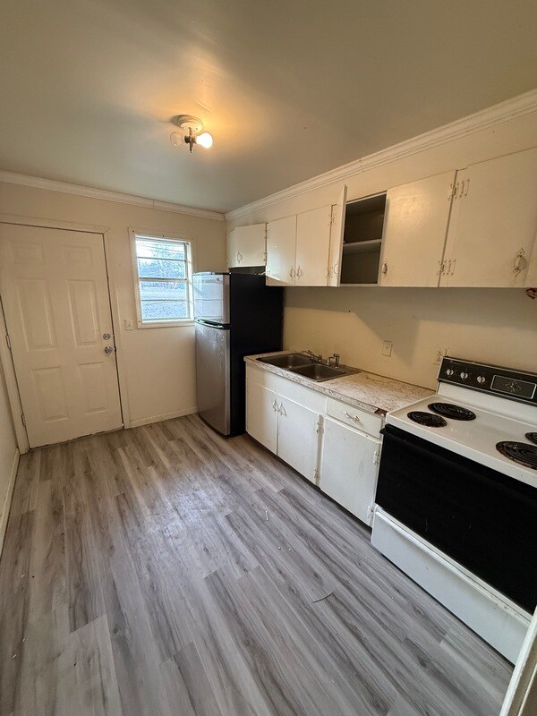 Building Photo - 2112 14th Ave N