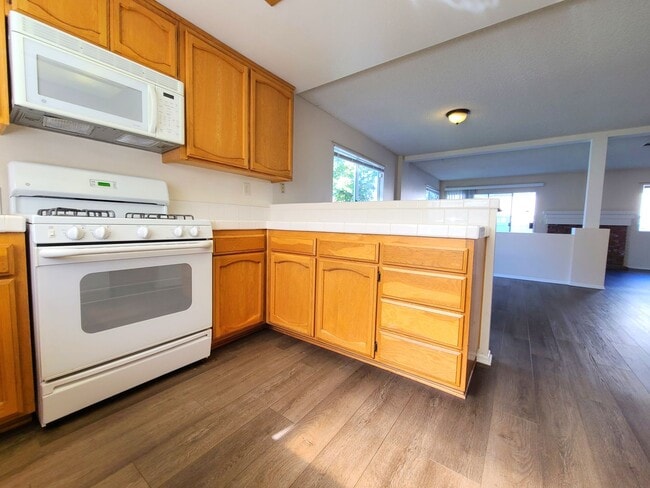 Building Photo - Two-Story, 2-Bedroom Mountain Vista Townho...