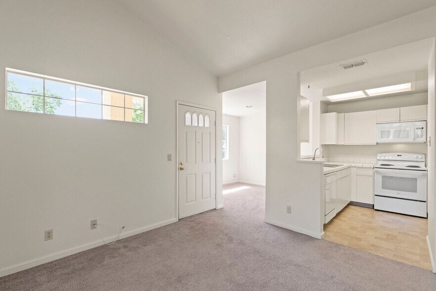 Building Photo - 6967 Stagecoach Dr