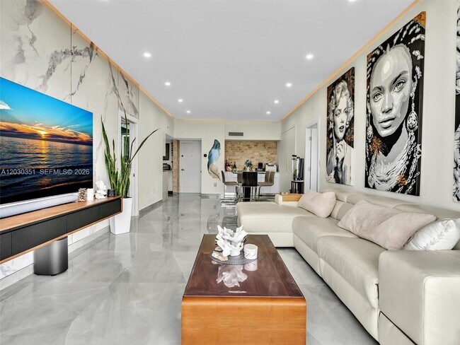 Building Photo - 3731 N Country Club Dr