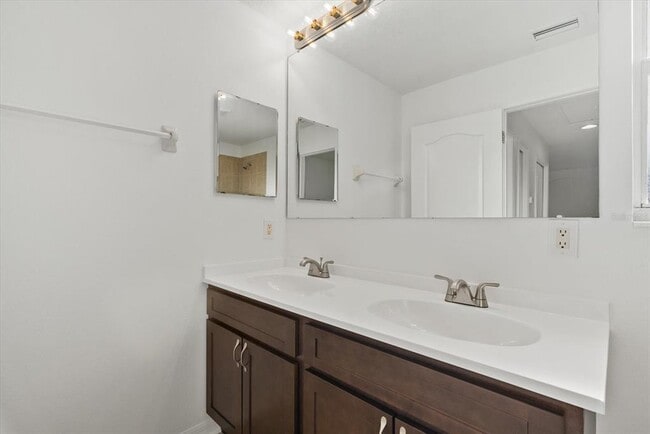 Building Photo - 12808 Hampton Hill Dr