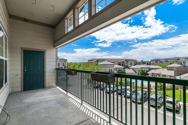 Building Photo - Awesome Penthouse Condo in Town Center Terrace!