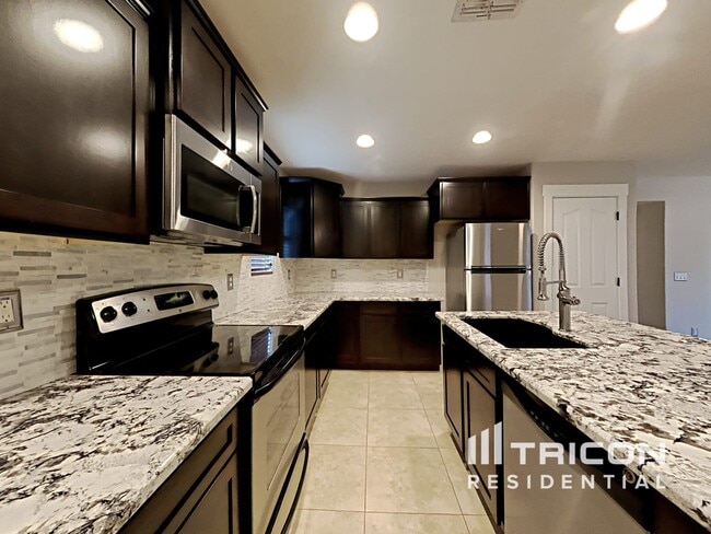 Building Photo - 32763 N Quarry Hills Dr