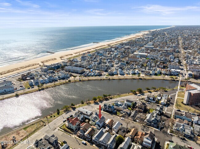 Building Photo - 49 Franklin Ave