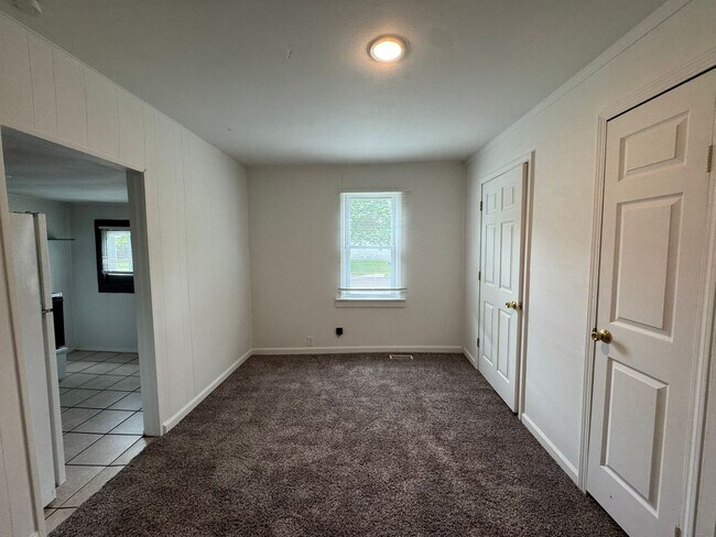 Building Photo - Studio Apartment includes washer / dryer