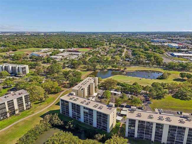 Building Photo - 900 Cove Cay Dr