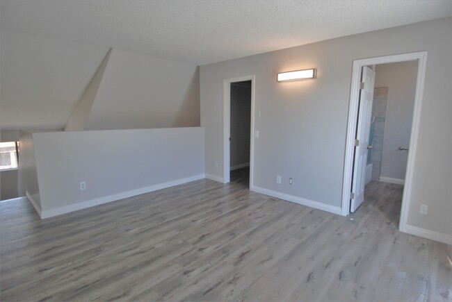 Building Photo - 746 N Eucalyptus Ave
