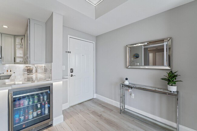 Building Photo - 255 Evernia St