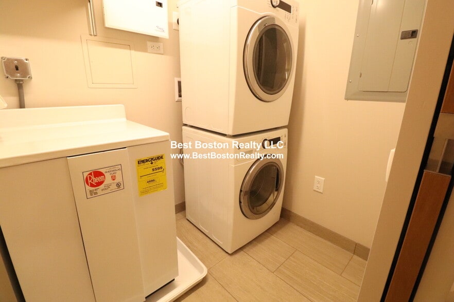 Building Photo - 115 Mt Auburn St