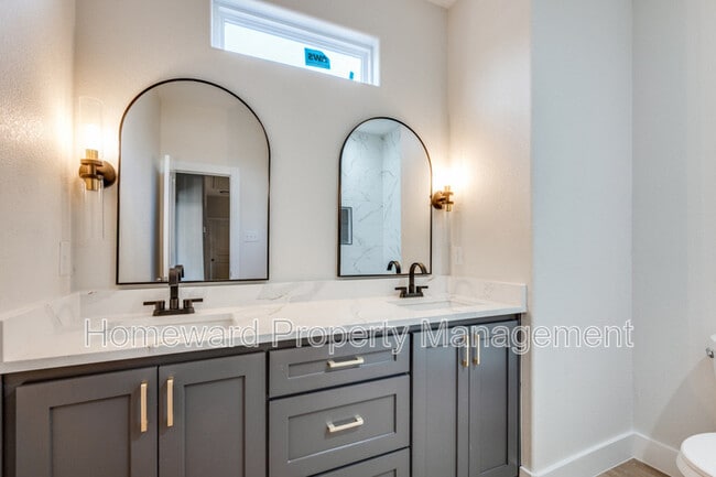 Building Photo - 825 Stamps Ave