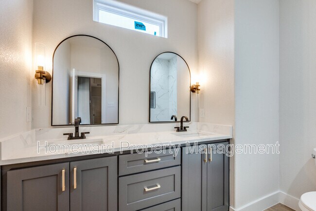 Building Photo - 835 Stamps Ave