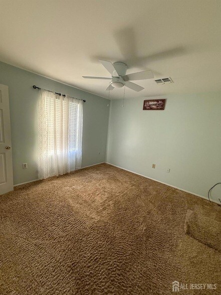 Building Photo - 31 Beverly St