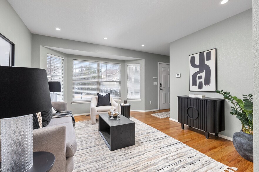 Building Photo - 17072 E Wyoming Dr