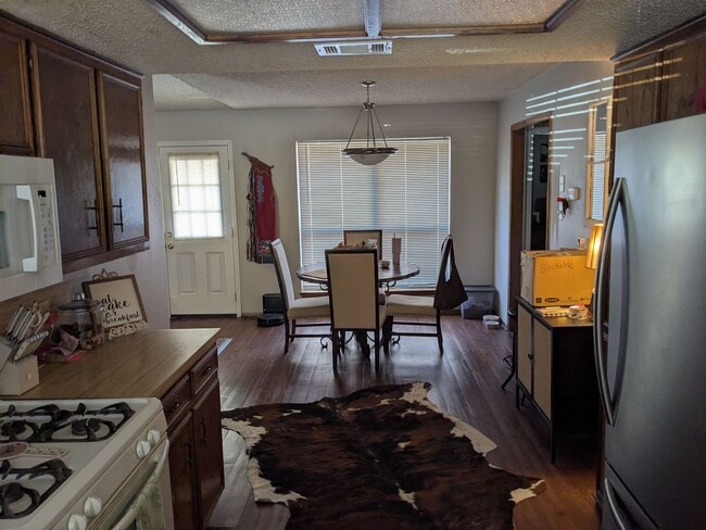 Building Photo - 3 Bed 2 Bath Home - Park Access