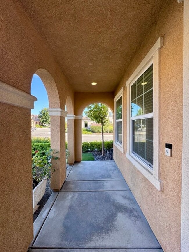 Building Photo - Welcome to this stunning 5 bedroom home fo...