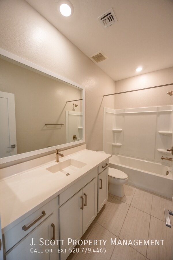 Building Photo - 4604 S Park Grove St