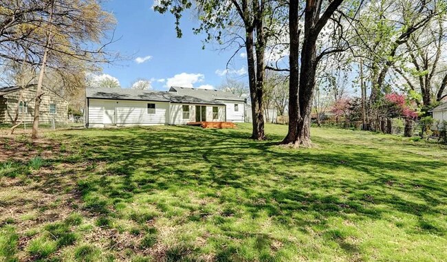 Building Photo - Beautifully remodeled 4-bedroom, 2-bath ho...