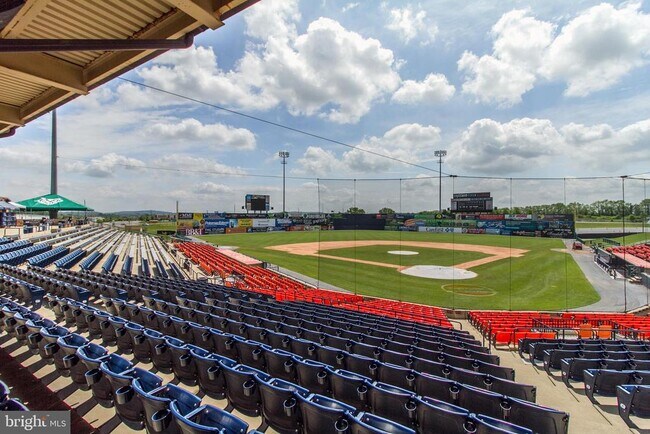 Building Photo - 1749 Carriage Way