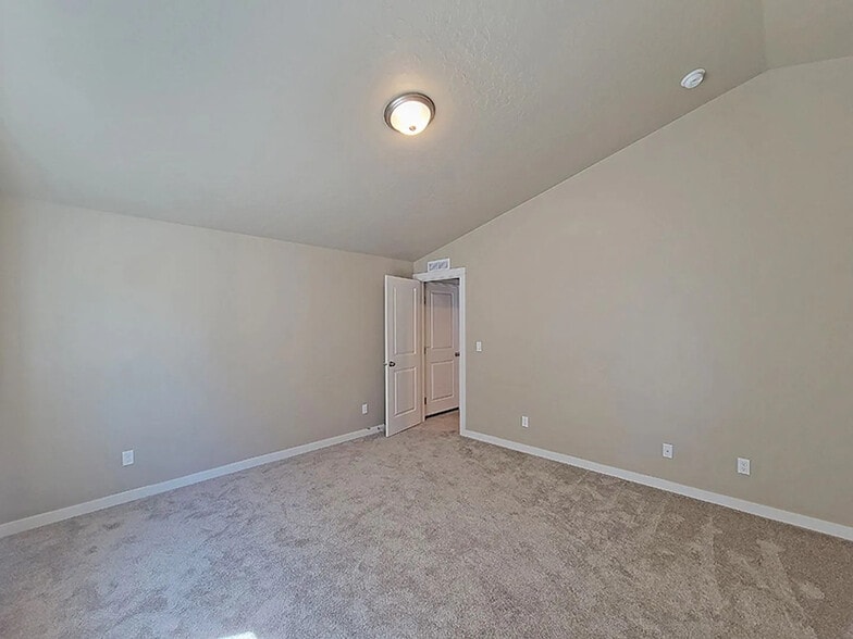 Master Bedroom - 1096 N Ryde Ave