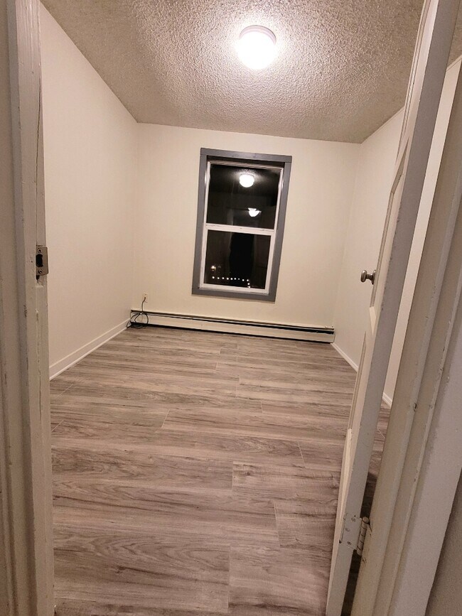 Building Photo - 760 8th Ave