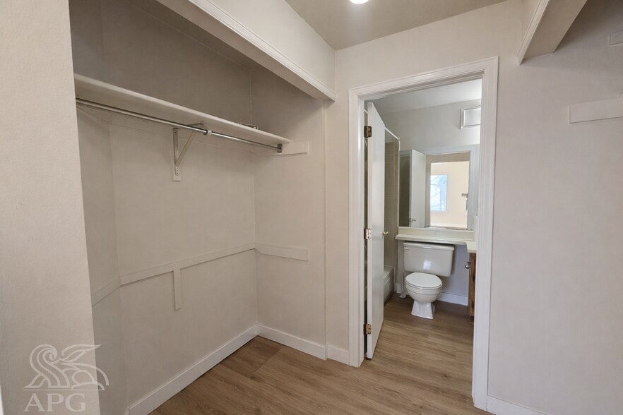 Building Photo - 1070 Acapulco Ct