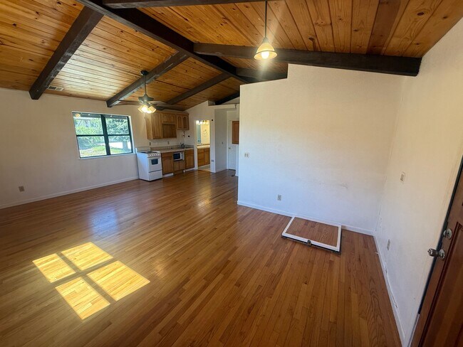 Building Photo - 100 Baldwin Lake Cir