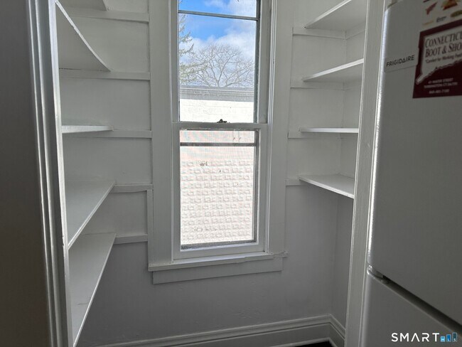 Building Photo - 20 Taylor St