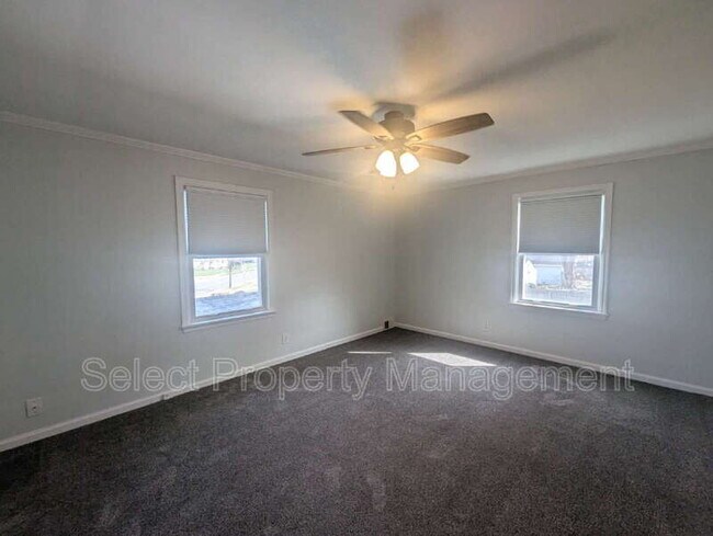 Building Photo - 1523 Curdes Ave