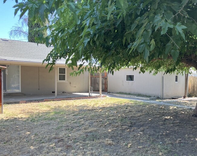 Building Photo - 2037 Miller Ave