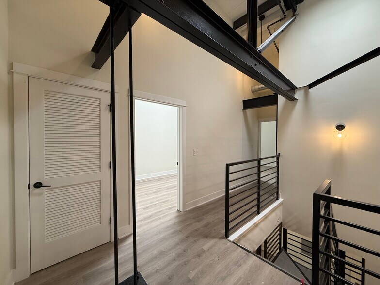 Building Photo - 1453 Maple Ave