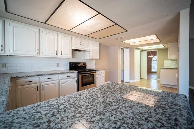 Building Photo - 2026 Quail Valley E Dr