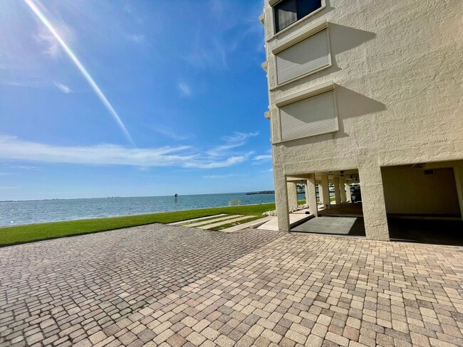 Building Photo - Sarasota Bay Penthouse