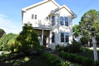 Building Photo - 2246 Elm St