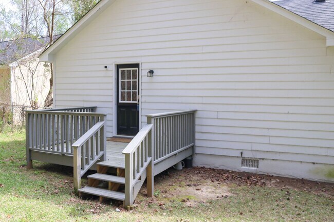 Building Photo - Gated Community Living