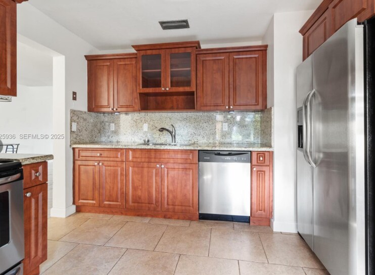 Building Photo - 10161 SW 137th Ct