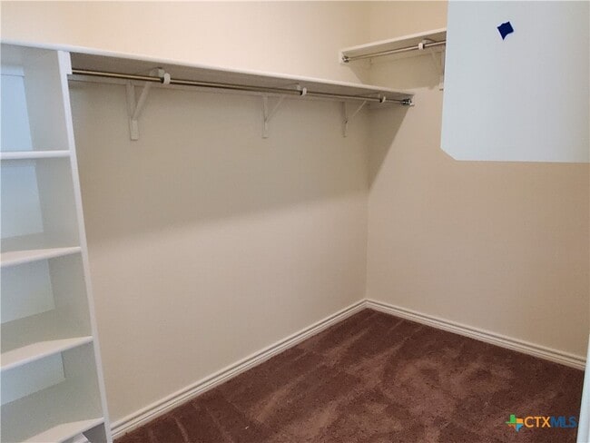 Building Photo - 4001 Woodside Dr