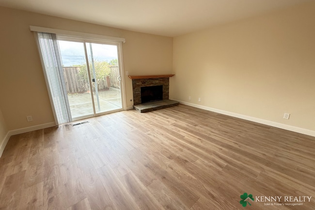 Building Photo - Remodeled 2BR/2.5BA Duplex with 2-Car Garage in San Mateo