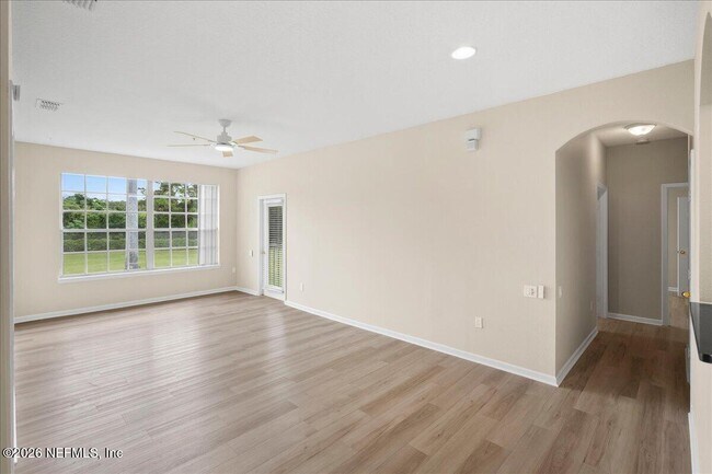 Building Photo - 10550 Baymeadows Rd